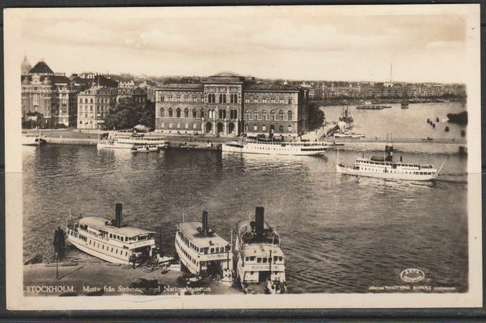A PICTURE POST CARD  STOCKHOLM NATIONAL MUSEUM AND BOATS AT HARBOUR MINT LOOK SCAN