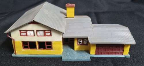 HO building house