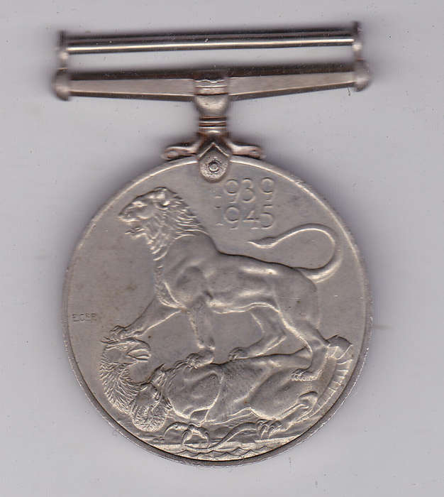 WWII 1939-1945 WAR MEDAL FULL SIZE UNNAMED HIGH GRADE