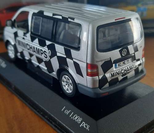 Volkswagen T5 Bus - 2003 `Minichamps`