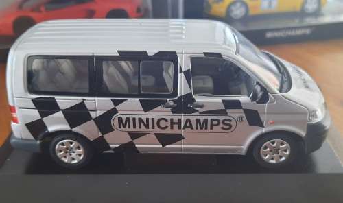 Volkswagen T5 Bus - 2003 `Minichamps`