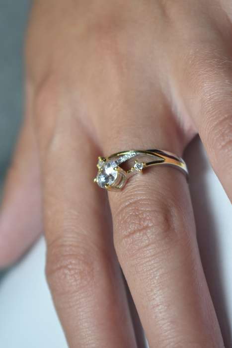 `R7500` Unique Ring with 1ct Moissanite with Certificate of Authenticity