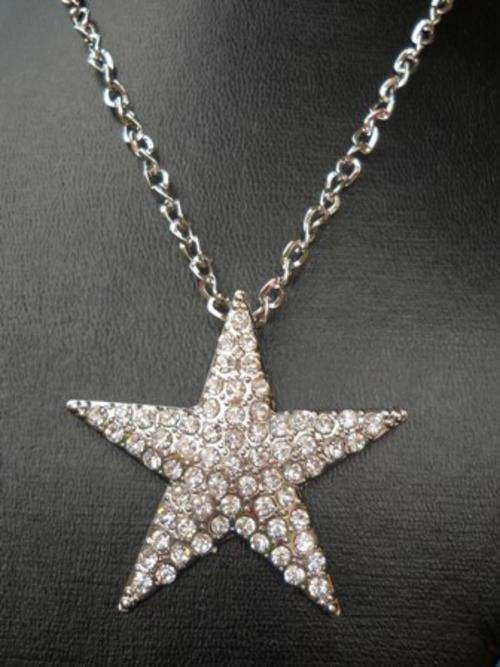 Beautiful "Star" Pendent on Chain