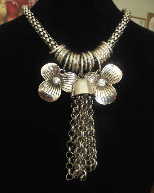 Silver Plated Rings, Flowers & Chains Popcorn Chain Dangle Pendant Necklace