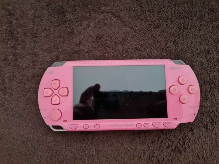 Psp 1000 model pink working and soft modded