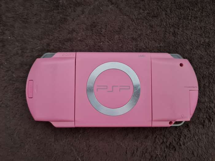 Psp 1000 model pink working and soft modded