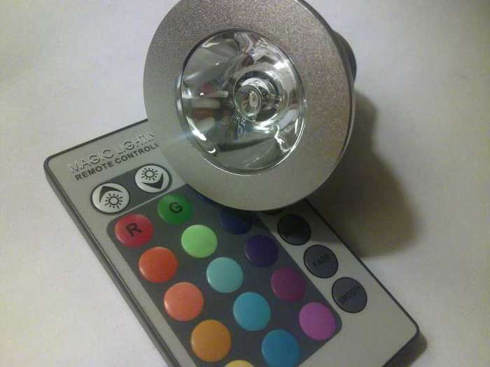 LED Color Changing Light Bulb with Wireless Remote