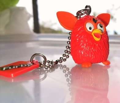 Collectable Small Furby key holder with chain.  Rare little toy!  3.5cm.