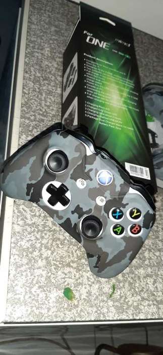 XBOX ONE /ONE S CHARGE AND PLAY COMBO+FREE SILICONE REMOTE COVER !!#LOCKDOWN GAMER SPECIAL