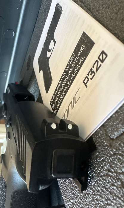 Ceonic P320 (Sig Sauer P320 reflica) 9mm Blank/pepper/teargas Gun