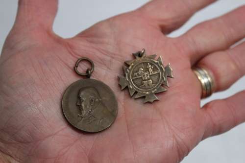 Paul Kruger funeral medallion and `trench art` type 1d cutout 1899