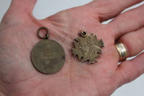 Paul Kruger funeral medallion and `trench art` type 1d cutout 1899