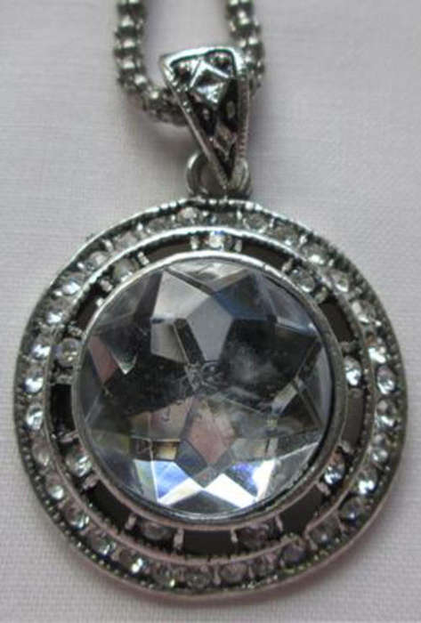 GLASS CRYSTAL PENDANT ON A LONG STURDY SILVER TONE CHAIN