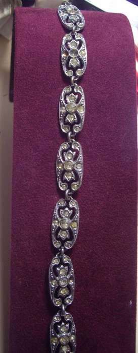 Pretty bracelet - 50's?