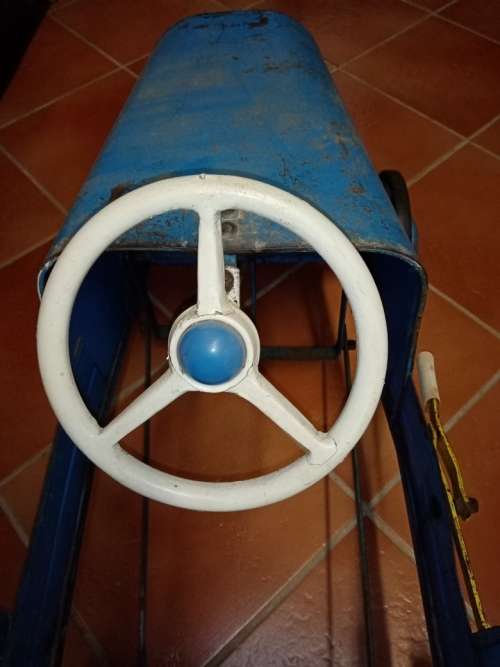 TRIANG - SANDTIPPER PEDAL CAR
