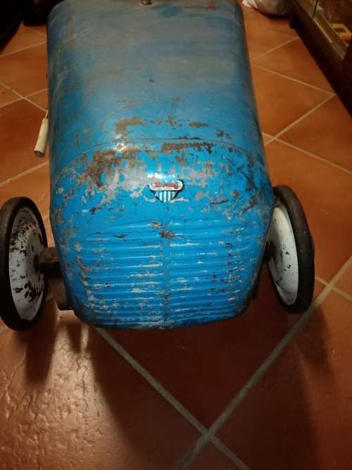 TRIANG - SANDTIPPER PEDAL CAR