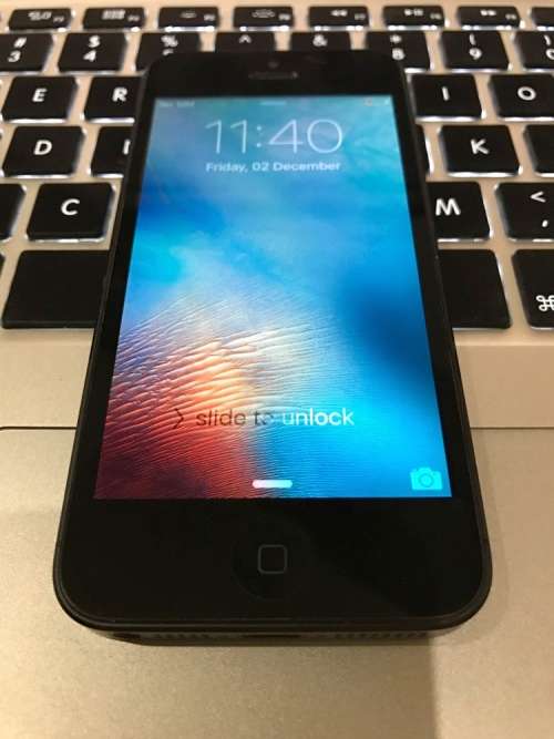 Almost New! Apple iPhone 5 32GB Space Gray (6 Month Warranty)