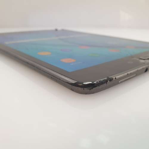 Samsung Galaxy Tab A 9.7 16GB (2015) (Wifi + LTE) - Cracked Screen