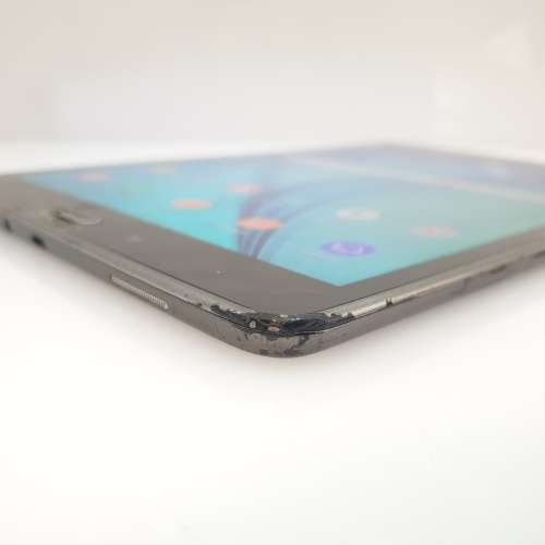 Samsung Galaxy Tab A 9.7 16GB (2015) (Wifi + LTE) - Cracked Screen