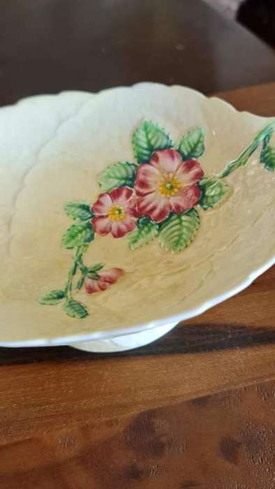 Carlton Ware Australian Design Yellow Leaf Shaped Foo