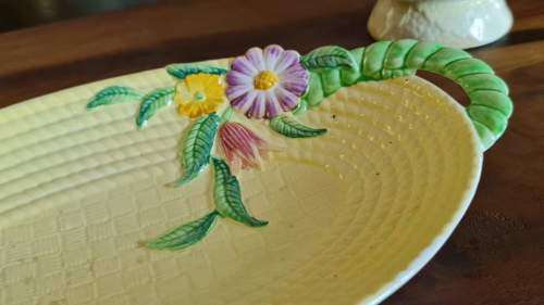 Carlton Ware Australian Design Yellow Leaf Shaped Foo
