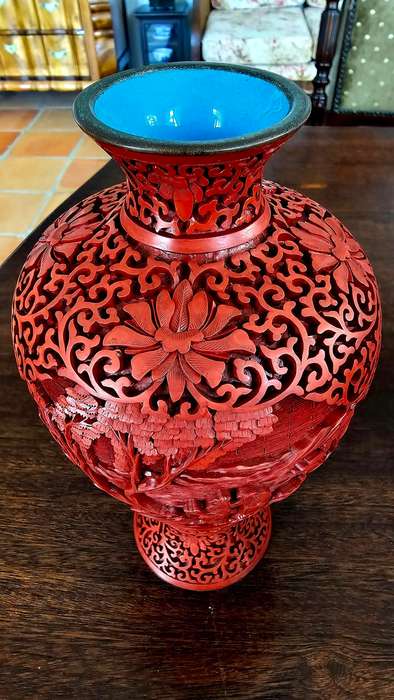 Exquisite Vintage Carved Cinnabar Vase & Lidded Box Set