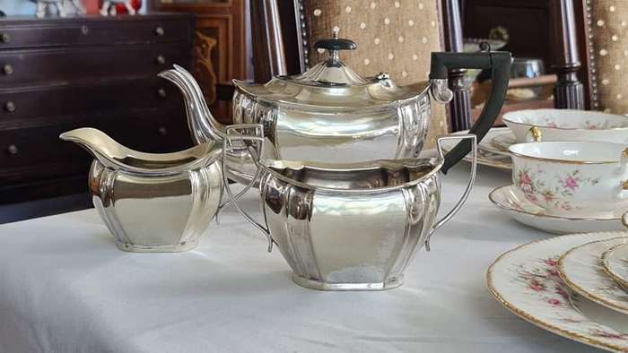 Silver Plated Tea Set. Beautiful Classic Lines. Stamped. Teapot, Milk Jug and Sugar Basin.