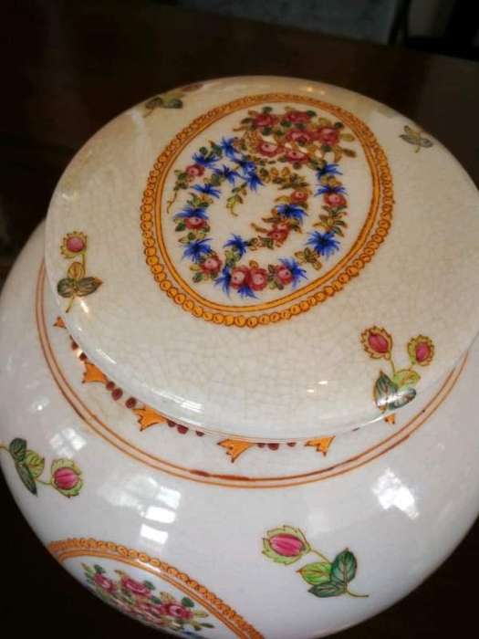 A Beautiful Xian Ju Jianzhi Asian Decor Ginger Jars / Lidded Urns. Stamped.