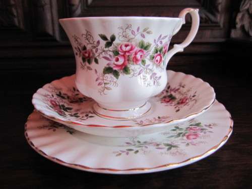 ROYAL ALBERT LAVENDER ROSE TRIO