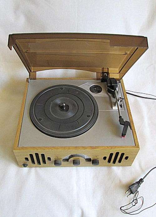 Vintage Record Player with Radio (Working) from Blisful