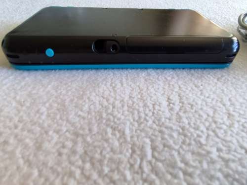 Nintendo 2ds xl with original charger and memory card