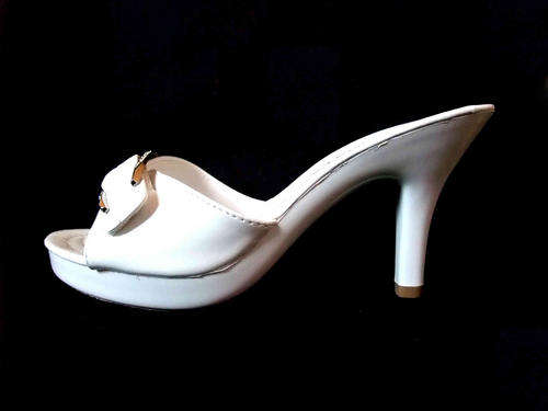 FASHION COMFY WHITE SANDALS SIZES:3 to 8