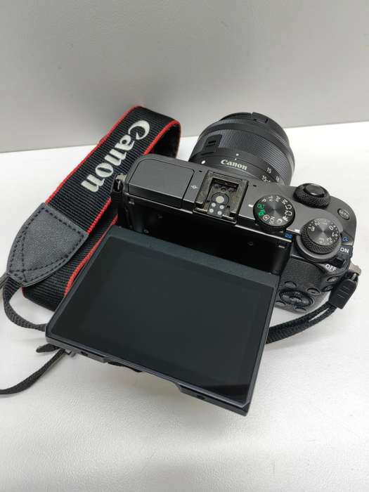 Canon EOS M6 Mark 1 Mirrorless camera, 24.2 megapixel, EF-M 15-45mm STM lens