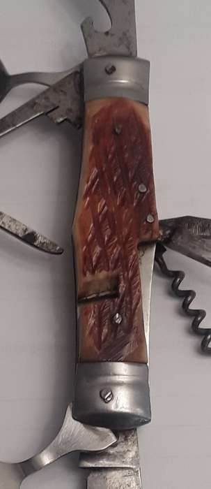 A  vintage multi-tool utility knife with original pouch.  Awesome!!!