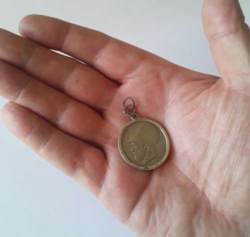 Vintage Greek 20 Drachmai (1976) Set in Solid Silver Pendant.  Stamped: `STERLING`