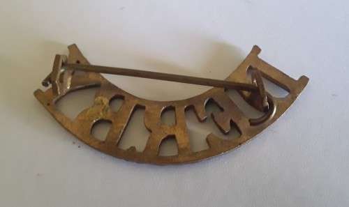 Rare Pre-1902 Derby Nottinghamshire & Derbyshire Regiment Shoulder Title. Lugs Intact.