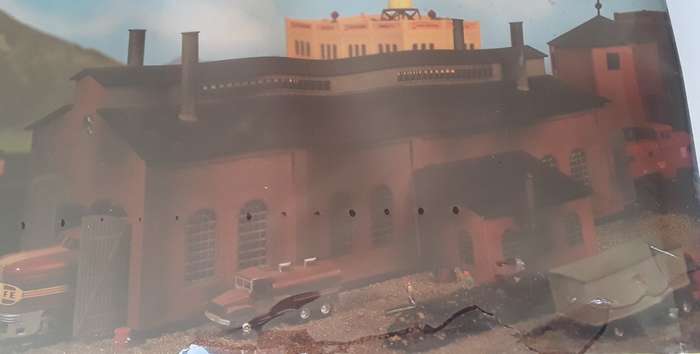Con-Cor Heljan Engine House kit. 2-track. No : B842. 34 x 24 x 15cm. Mint in box (sealed).