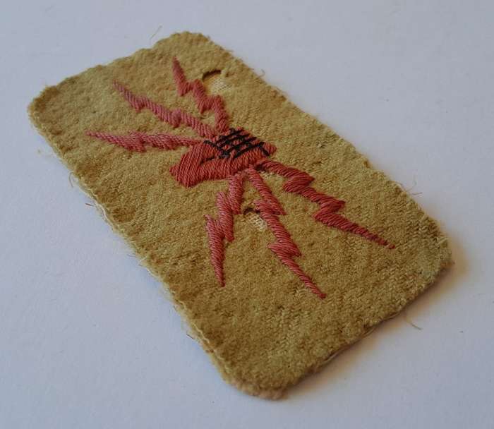 WW2 SA Airforce Wireless Operator Cloth Badge.