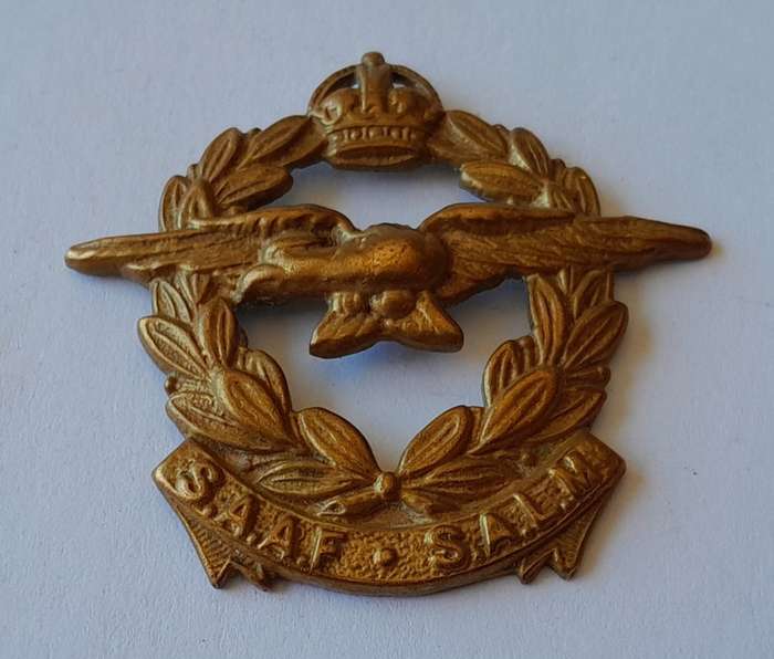 Pair of WW2 SA Airforce / SA Lugmag Collar Badges. 1 With Lugs Intact.