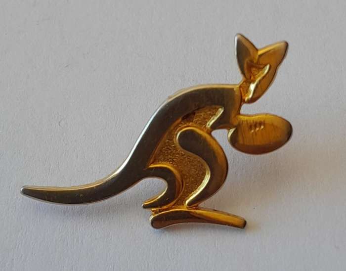Vintage Australian Rugby Union `Wallaby` Gold Tone Lapel Pin Badge.