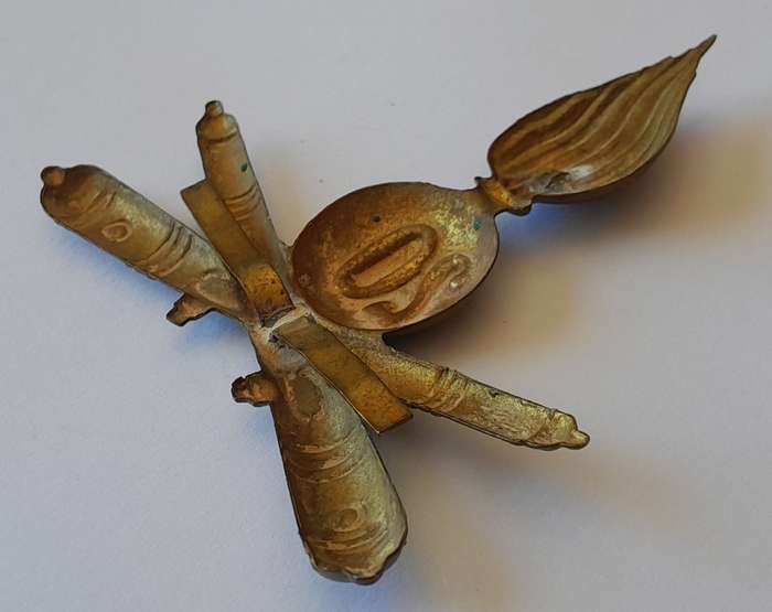 WW2 Italian Fascist Cap Badge. 20th Heavy Artillery Regiment.