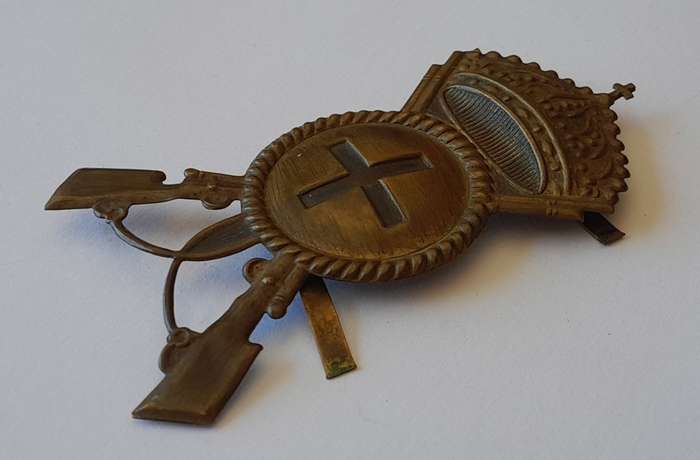 WW2 Italian Fascist Fanteria (Infantry) Cap Badge.