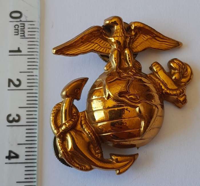 WW2 US Marine Corps Cap Badge.