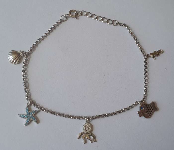 Vintage Solid Sterling Silver Bracelet With 5 Oceanic Charms.