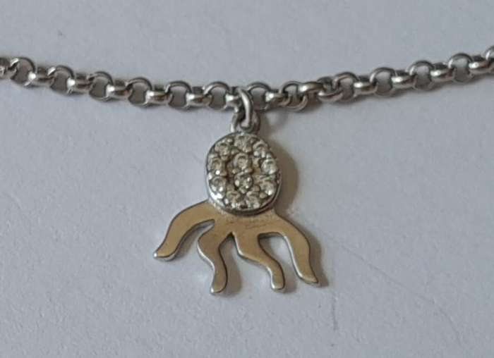 Vintage Solid Sterling Silver Bracelet With 5 Oceanic Charms.