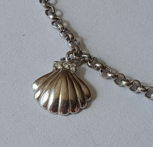 Vintage Solid Sterling Silver Bracelet With 5 Oceanic Charms.