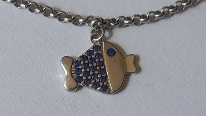 Vintage Solid Sterling Silver Bracelet With 5 Oceanic Charms.