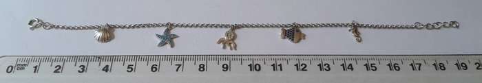 Vintage Solid Sterling Silver Bracelet With 5 Oceanic Charms.