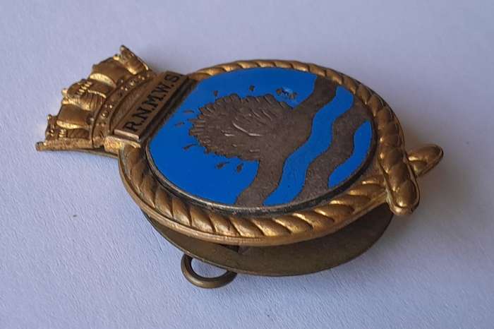 British Royal Navy Minewatching Service Cap Badge (1954-1962). Backplate And Lugs Intact.