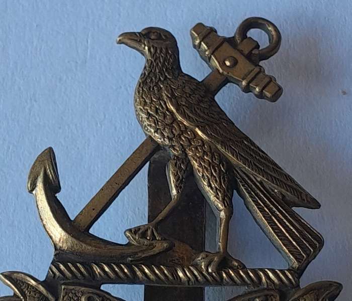 WW1 Hood Battalion Royal Naval Division Cap Badge. Maker : J.R. Gaunt, London. Slide Intact.
